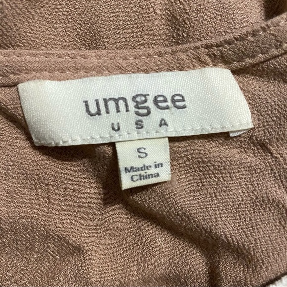 Umgee Tan White Crochet V Neck Flutter Sleeve Too - Picture 3 of 4